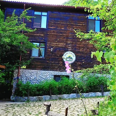 克雷山林小屋 *